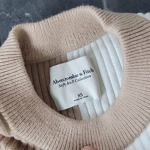 A&F LuxeSoft Oversize Splice Crew Sweater XS - Picture 5 of 5